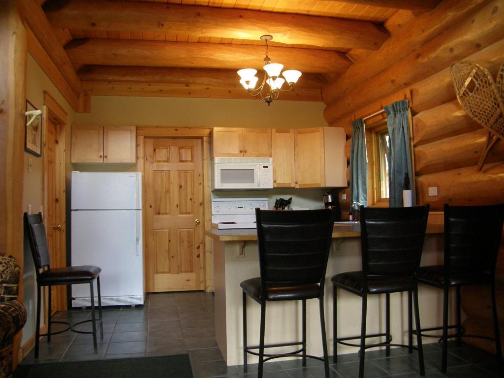 Yoho Chalets Villa Golden Szoba fotó