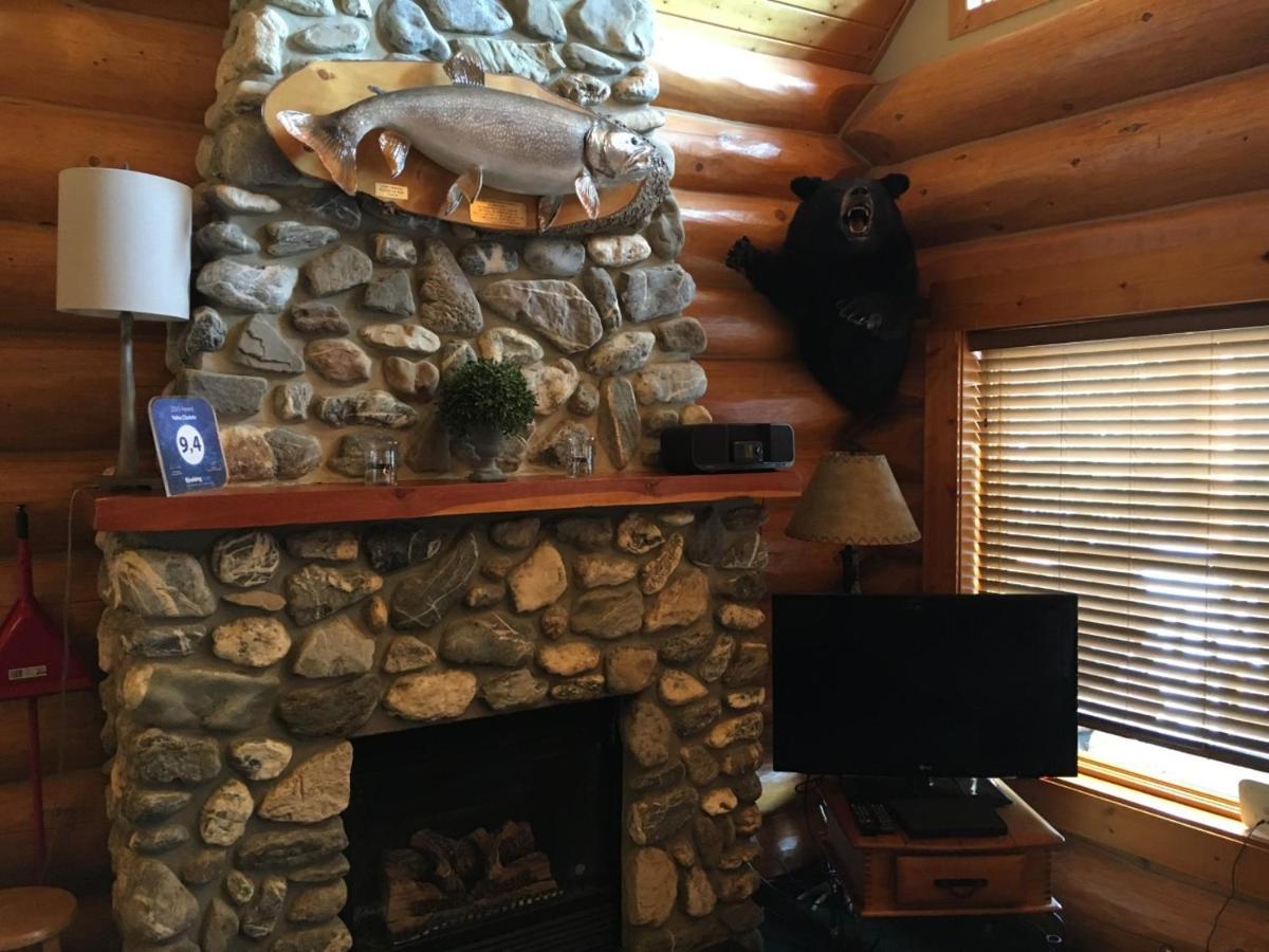 Yoho Chalets Villa Golden Kültér fotó